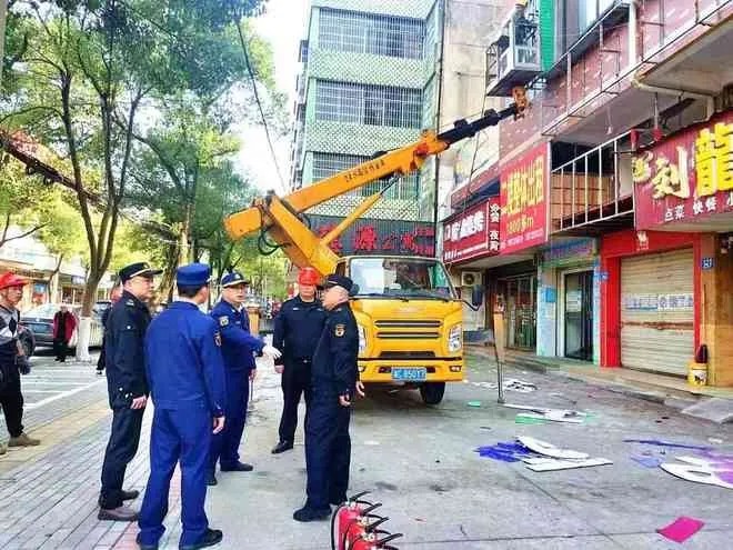 湘潭消防高效響應(yīng)群眾舉報(bào)24小時(shí)破解高層商場(chǎng)消防系統(tǒng)癱瘓隱患 湘潭消防高效響應(yīng)群眾舉報(bào)24小時(shí)破解高層商場(chǎng)消防系統(tǒng)癱瘓隱患